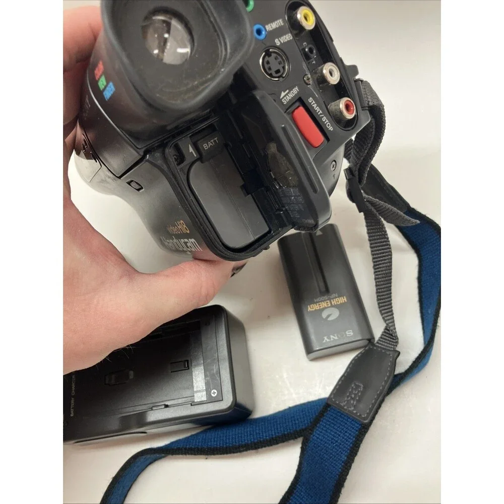 Sony CCD-TR500 HI8 8mm Video8 Camera Camcorder Read Description